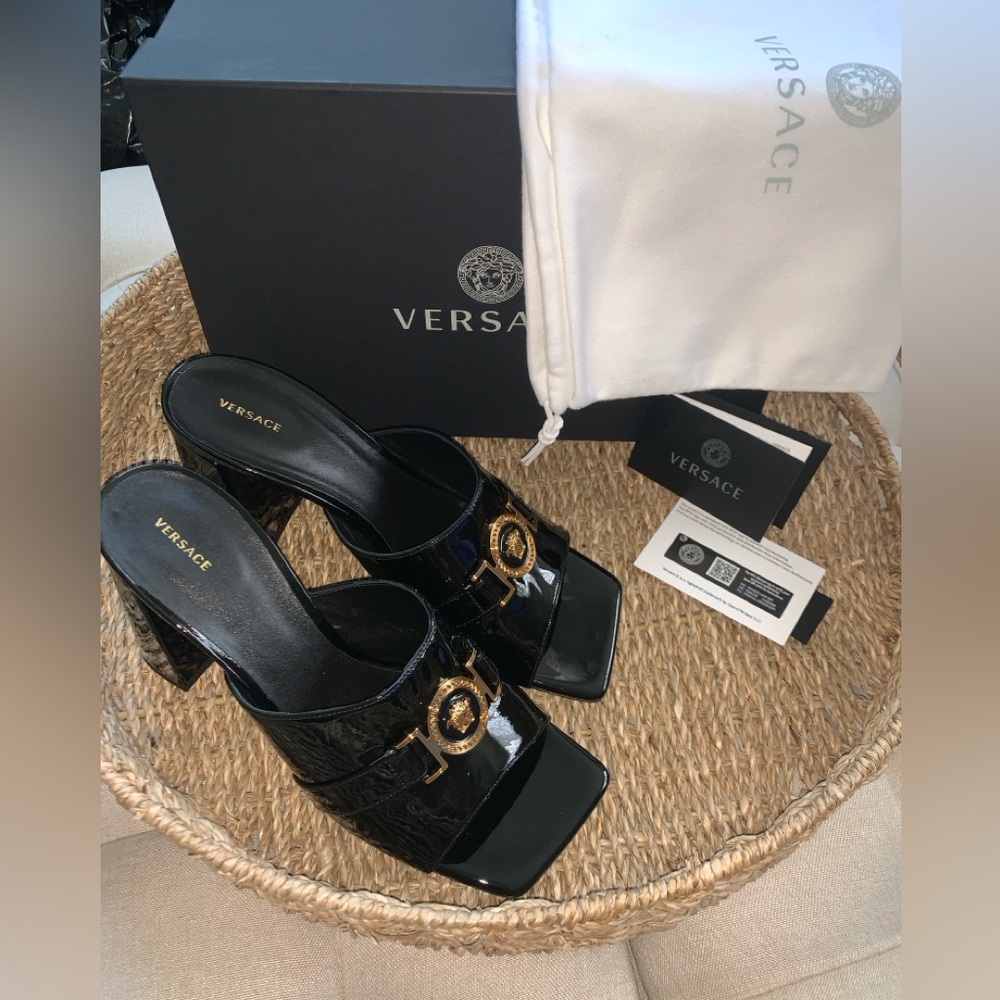 NIB Versace Medusa Black Patent Leather Sandal